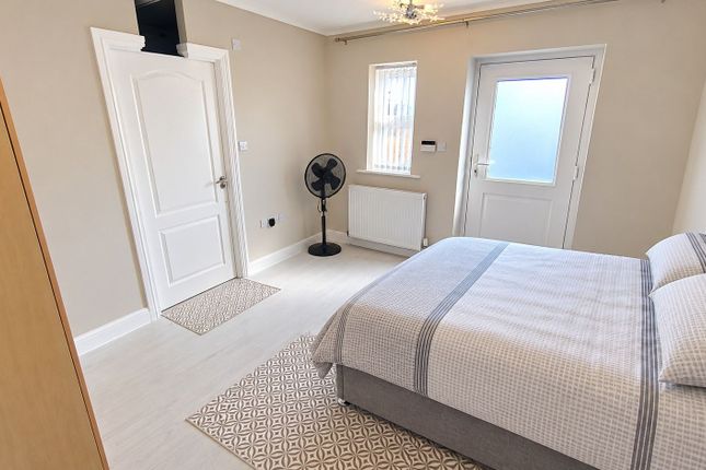 16 Sunningdale, Bradford photo 5