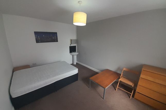 21 Hardy Croft, Room 1