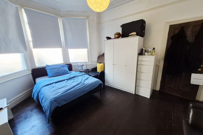 14 Osborne Road, LONDON photo 4