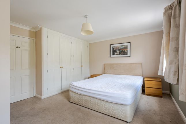 6, Usborne Mews, London photo 3