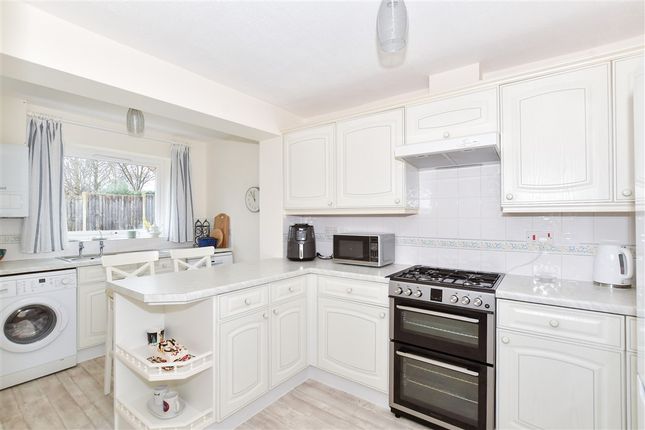 Coltsfoot Drive Weavering, Maidstone photo 3