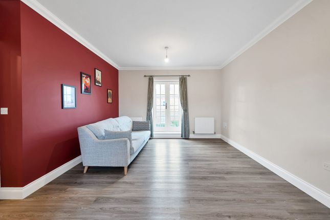 52 Clover Way, Royston photo 3