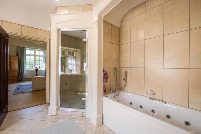 En Suite Bathroom