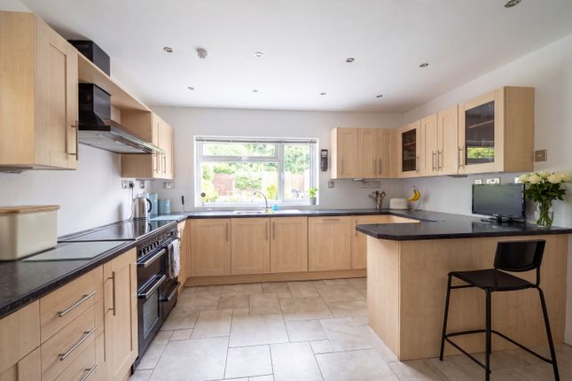 33 Windermere, Swindon, Wiltshire photo 4
