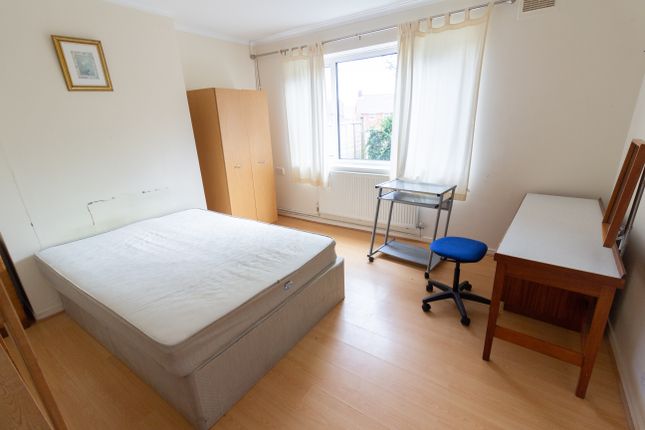 End terrace house to rent in Cromwell Road, Winchester