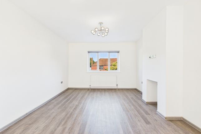 11A, Bishopric, Horsham photo 3