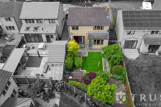 21 Crowlees Close, Mirfield photo 2