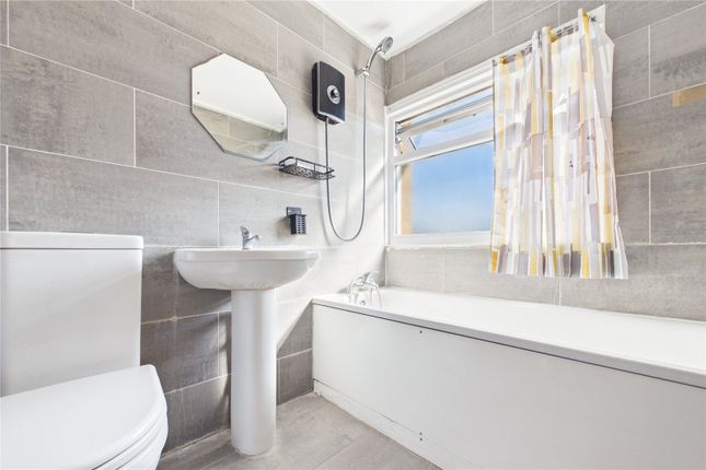 77, Meadow Way, Reading photo 3