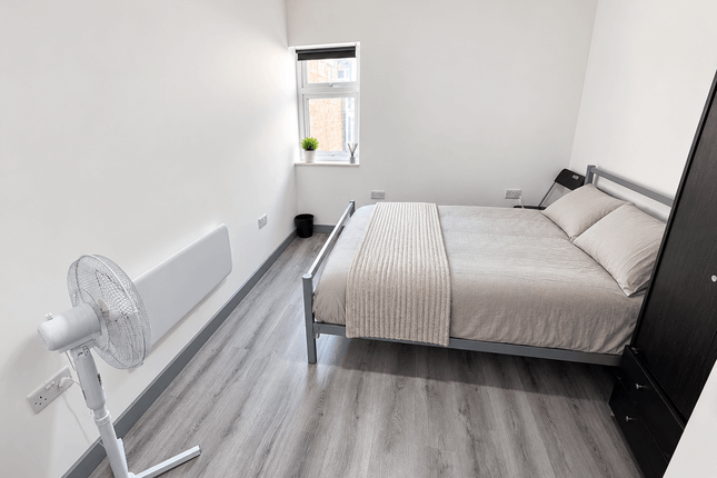 6 Hartington Road, SOUTHALL photo 3