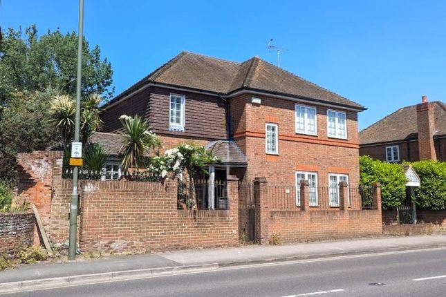 Thumbnail Detached house to rent in Old Woking, Surrey