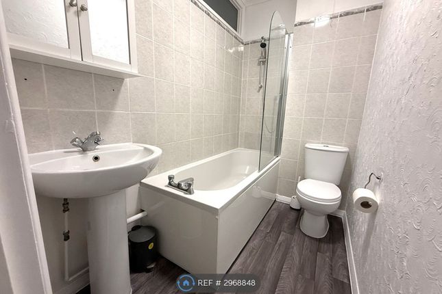 Flat, Chilton Court Belstead Avenue, Ipswich photo 3