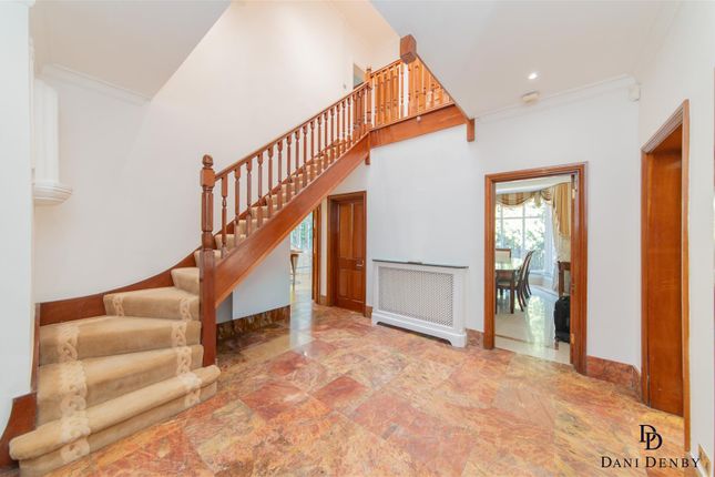 2, Cedars Close, London photo 2