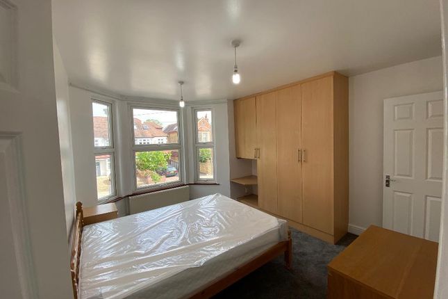 Flat to rent in Granville Road, Southfields