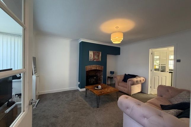 25 Broadleys, Clay Cross, Chesterfield photo 3