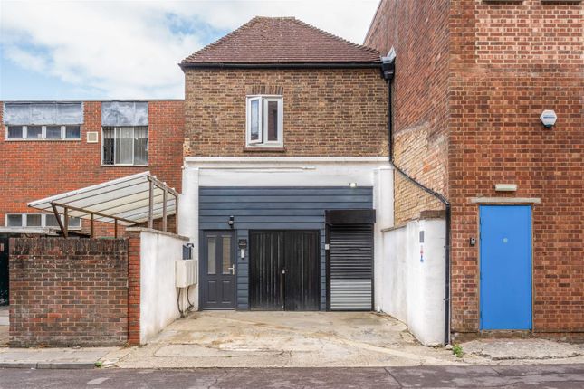 2-bed flat on Flat 2, 20, West Street, Horsham, £300,000