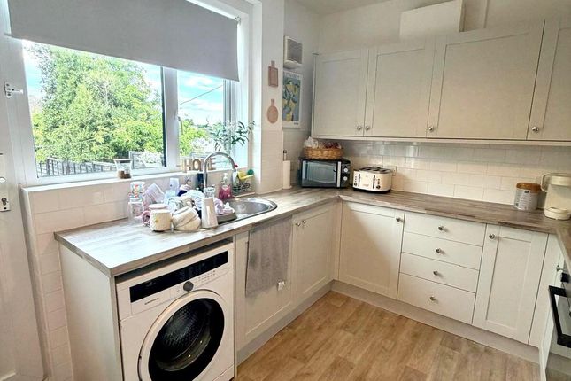 21, Olive Grove, Dursley photo 3
