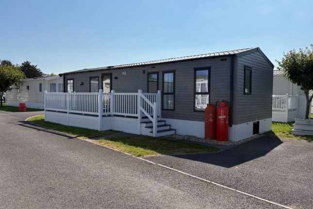 White 21, Riverside Holiday Village, Bridgwater Road, Somerset photo 2