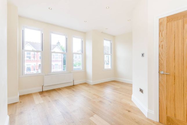 Terraced house to rent in Bosworth Road N11, Bounds Green, London,