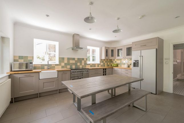 26, Kingswood Avenue, London photo 4