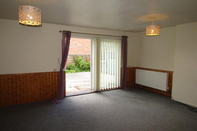 Abbeville Close, Exeter photo 3