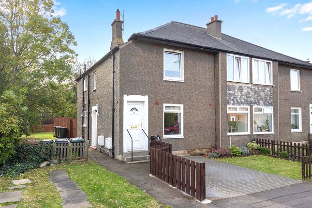 3-bed flat on Colinton Mains Place, Colinton Mains, Edinburgh, £200,000