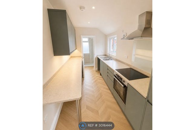 1-bed flat on A Kingsway, KirkbyInAshfield, Nottingham, £750/mo