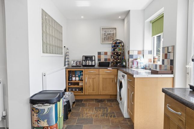 24 Elizabeth Crescent, East Grinstead photo 4