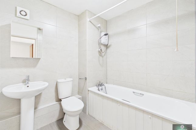 2, Hollin Court, Northgate photo 4