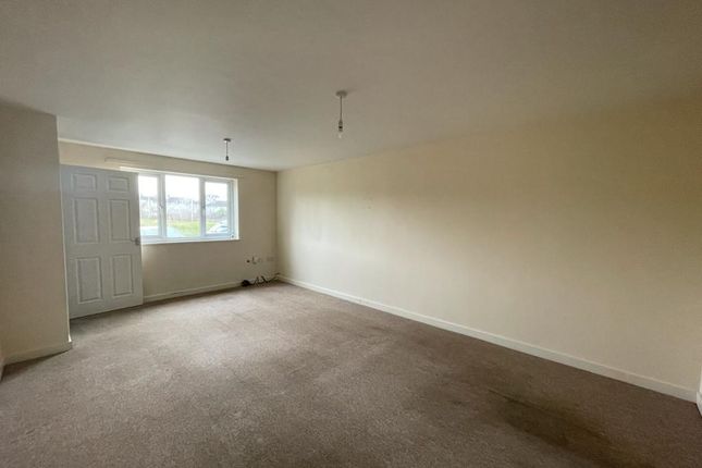 23, Vinnall Grove, Birmingham photo 4