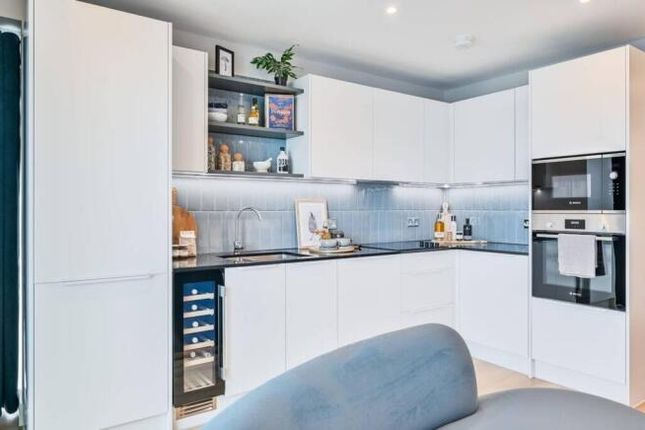 3 Southlake Road, London, Greater London photo 3