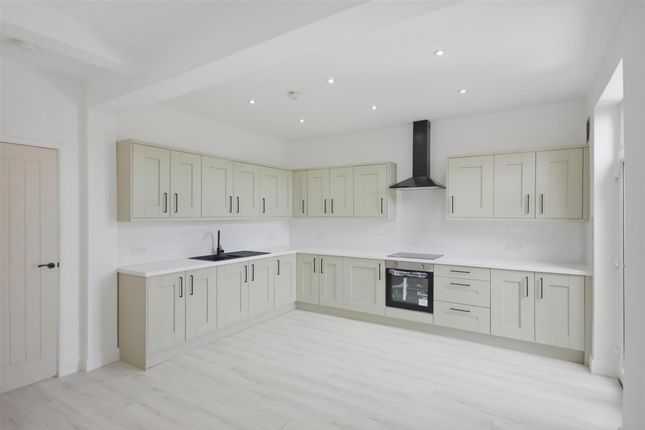 25, Vincent Crescent, Chesterfield photo 3