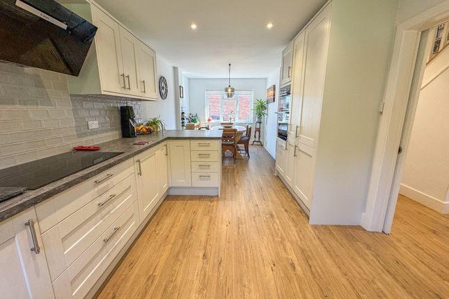 5, Wood End, Hockley photo 3