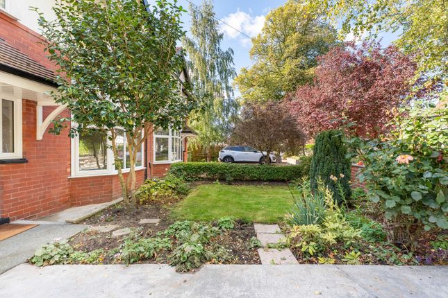 118 Stainburn Crescent, Leeds photo 2