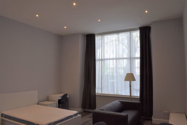 Studio flat on Westbourne Terrace, Paddington, £1,900/mo