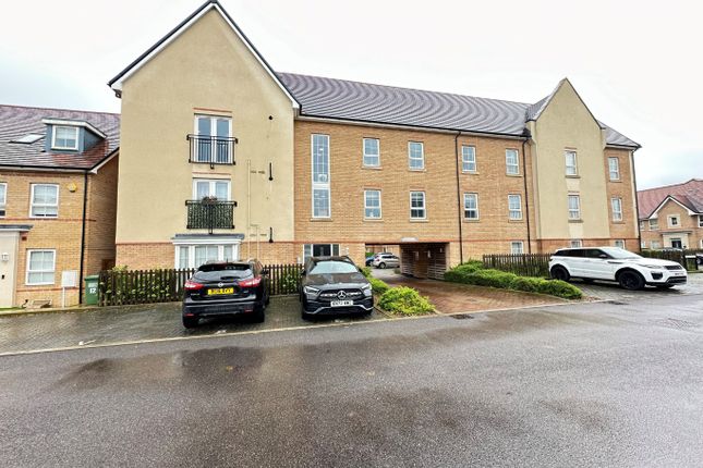 Thumbnail Flat to rent in Money Mead, Dunstable, Bedfordshire