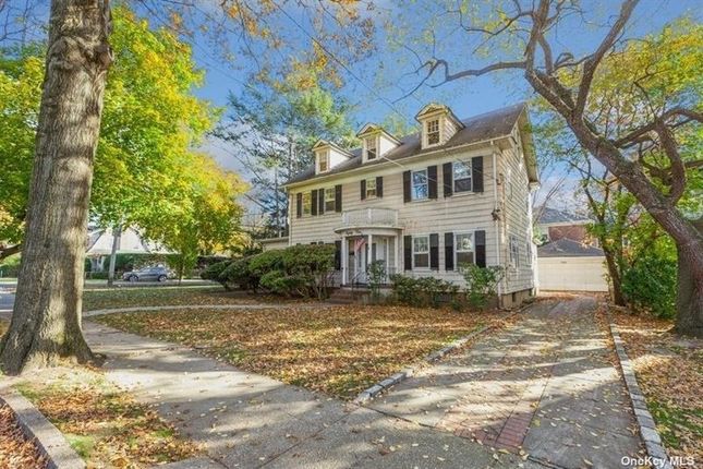 Property for sale in 85 Violet Avenue, Floral Park, New York, 11001, United States Of America