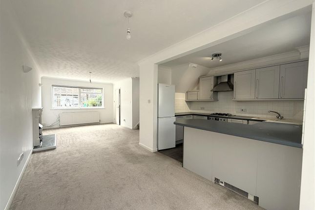 3, Larchdale Close, Southampton photo 3