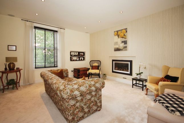19 Brooklands House,, Lucas Court, Warwickshire photo 4