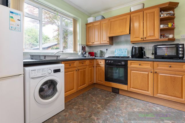 256, Glastonbury Road, Morden photo 4