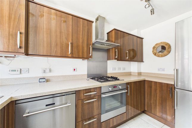 35, Gomer Road, Surrey photo 4