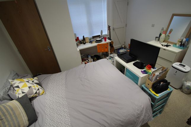 4, Stanmore View, Leeds photo 3