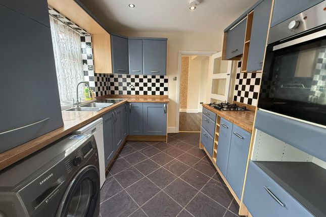 4 Hargreaves Avenue, Waltham Cross photo 2