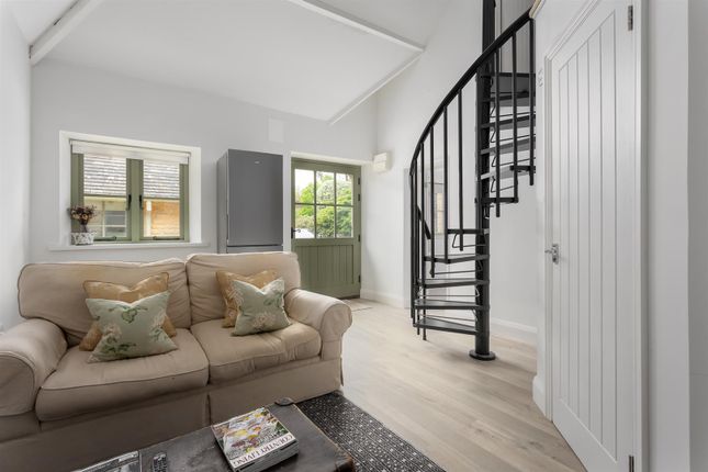20 - The Home Farmhouse - Gl7 7Du - Web.Jpg
