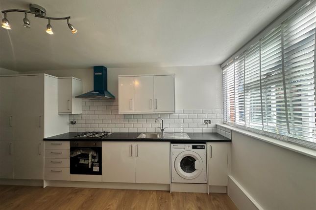 Thumbnail Flat to rent in Este Road, London