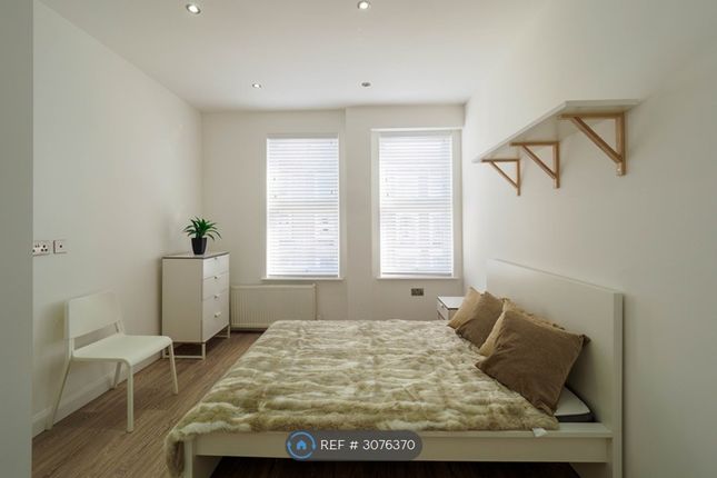 Flat B, Kilburn High Road, London photo 3