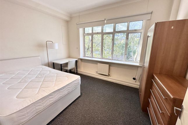 Flat 17, Warren Court, Euston Road, London photo 2