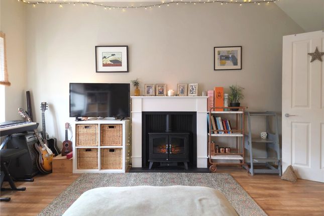 Flat 7, Station Court, 140a, High Street, Surrey photo 2