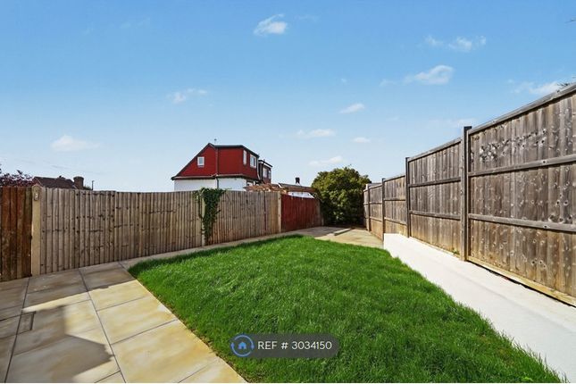 Castlewood Drive, Eltham, London photo 3