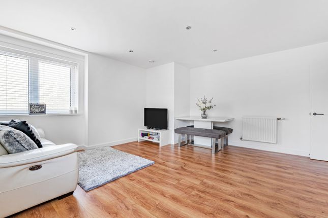 Flat for sale in Flora House, London