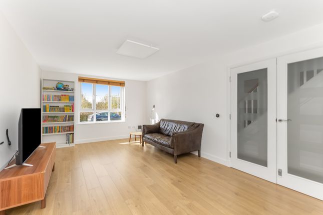 19, Appleton Drive, Livingston photo 2